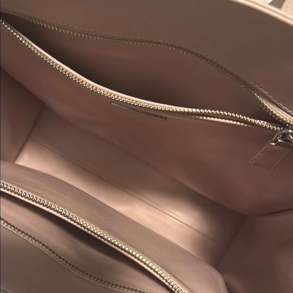 Prada Pink Quilted Tote Bag with Elegant Design - Picture 2 of 6